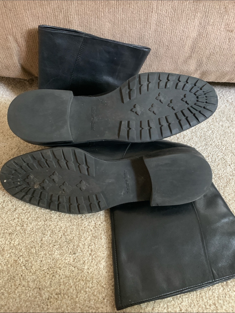 Naturalizer Black Leather Boots
Women’s Size 10 (snug fit)
In gr8 condition ⭐️ - Picture 2 of 7